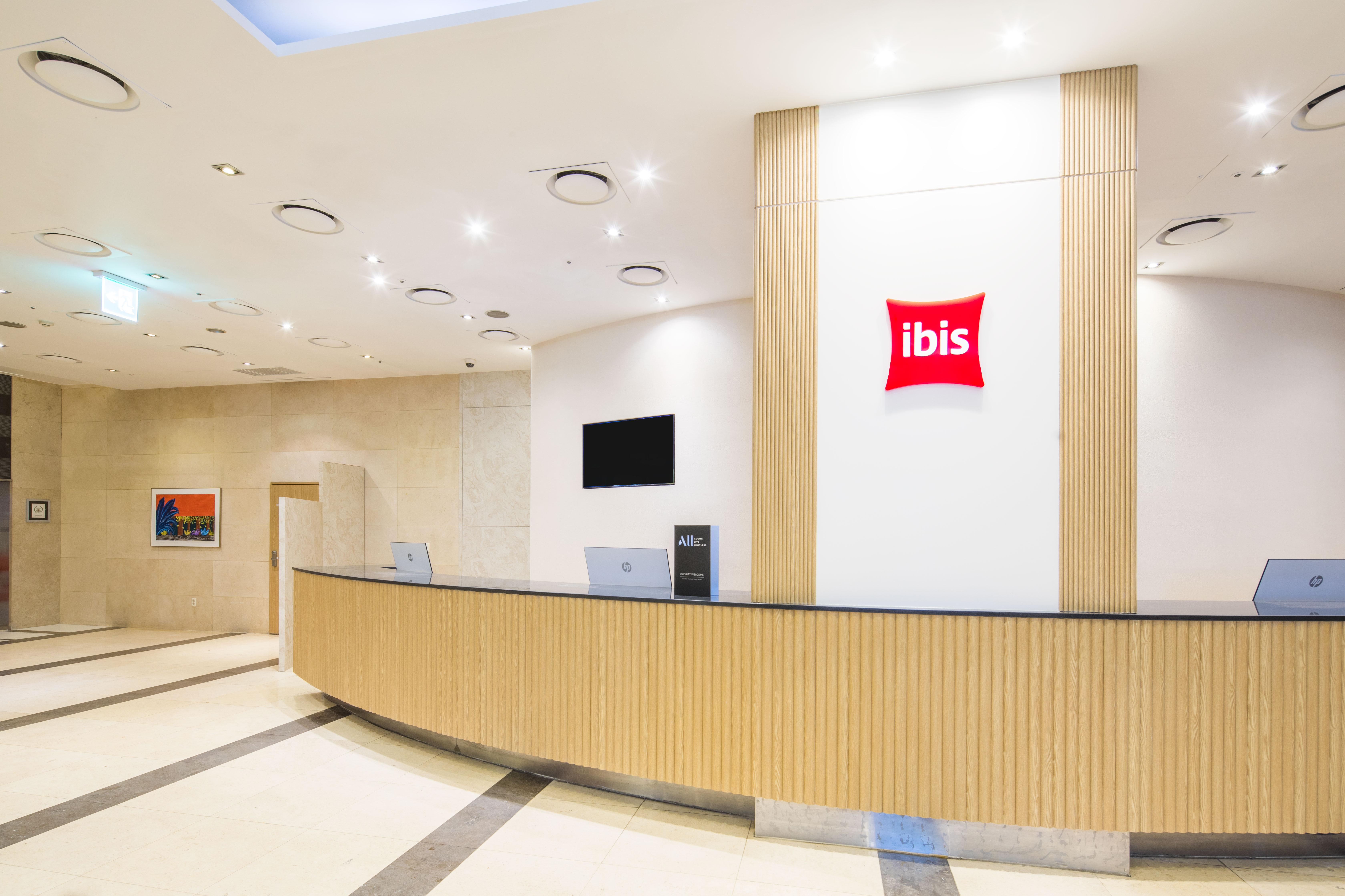 Hotel Ibis Ambassador Suwon Esterno foto