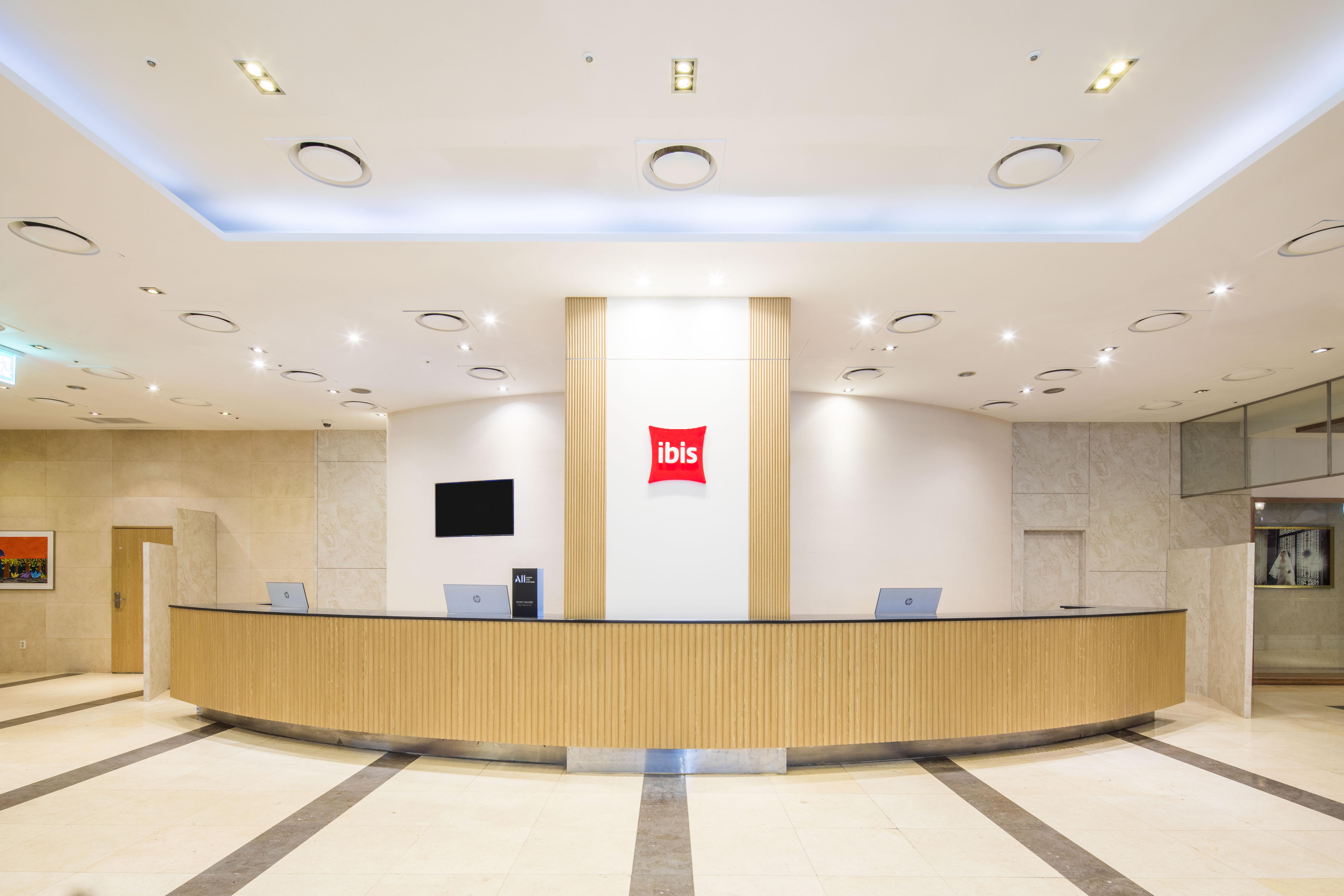 Hotel Ibis Ambassador Suwon Esterno foto